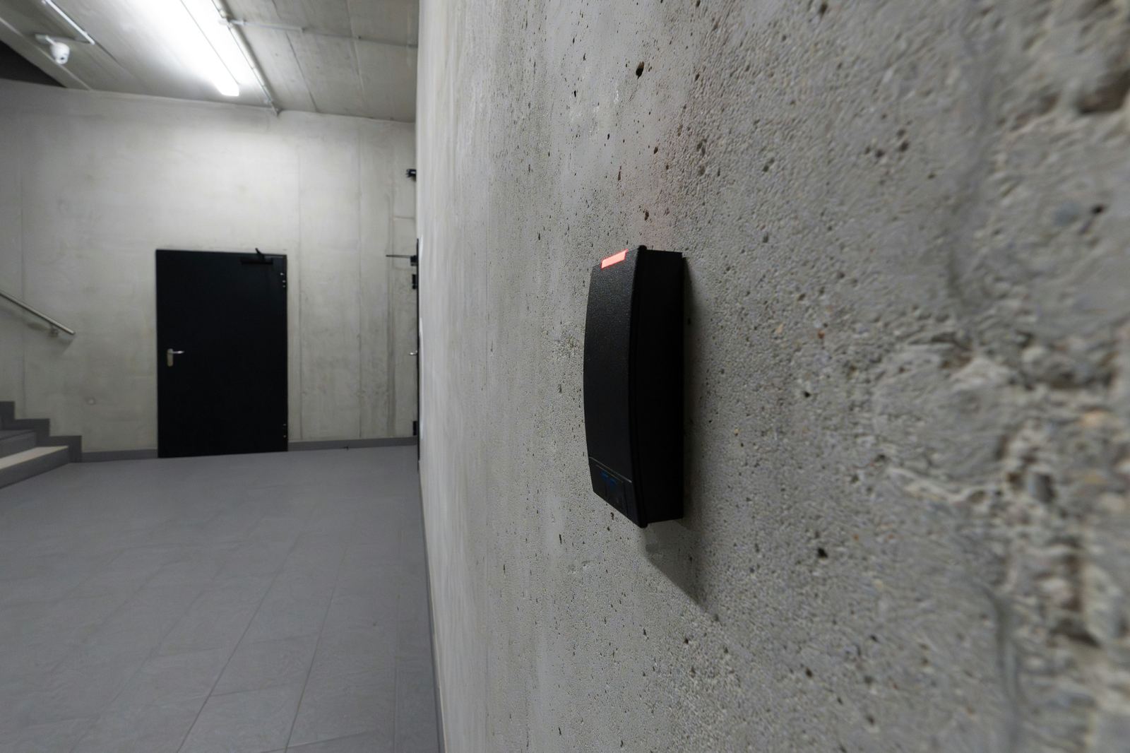 Access-controlled entrance with card reader
